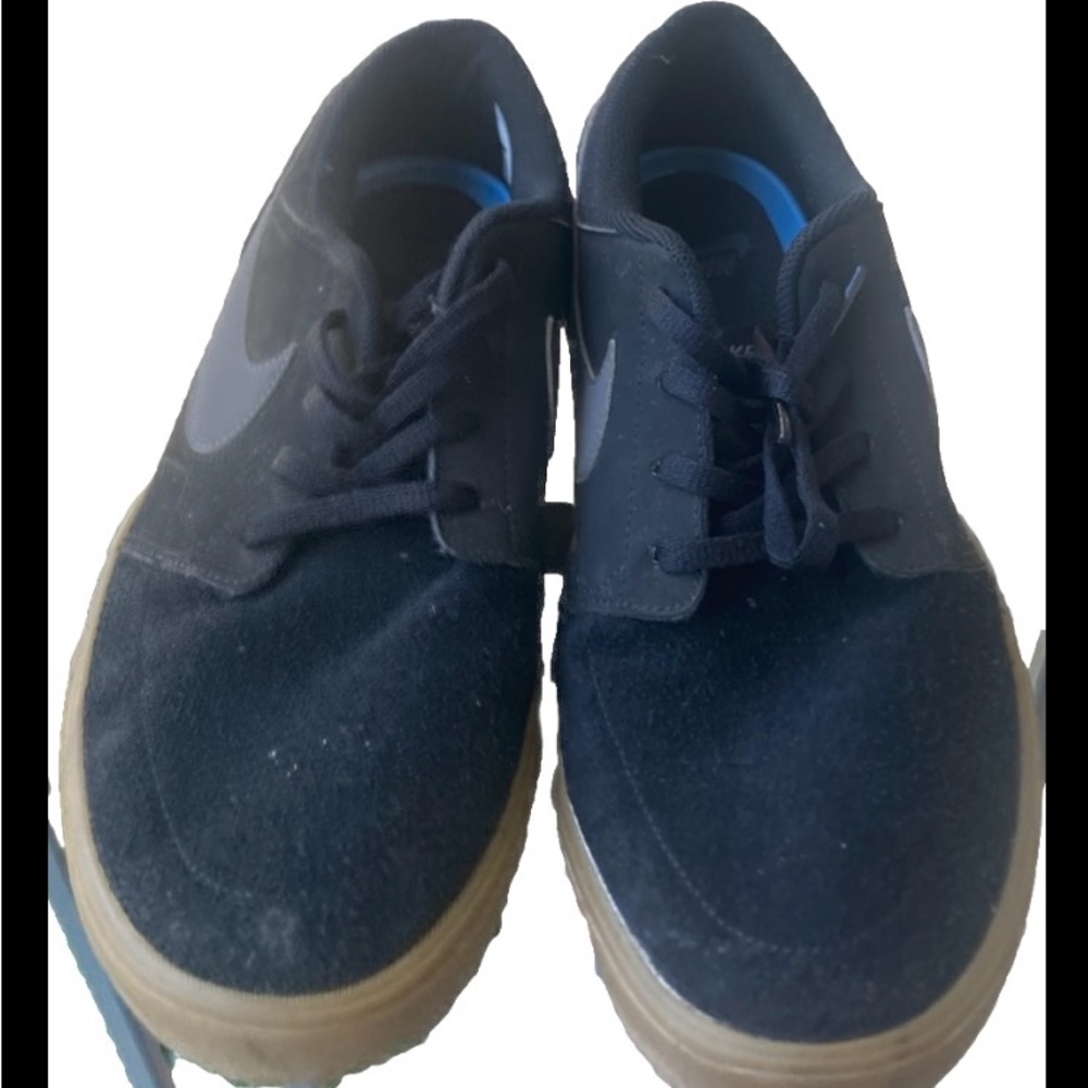 Nike Men’s Athletic Shoes Black with Gum Outsole